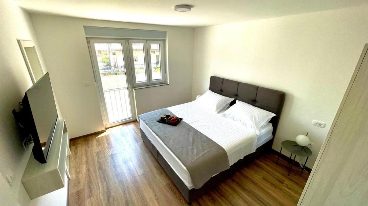 Studio Apartmani Kaja I Iva Синь Экстерьер фото