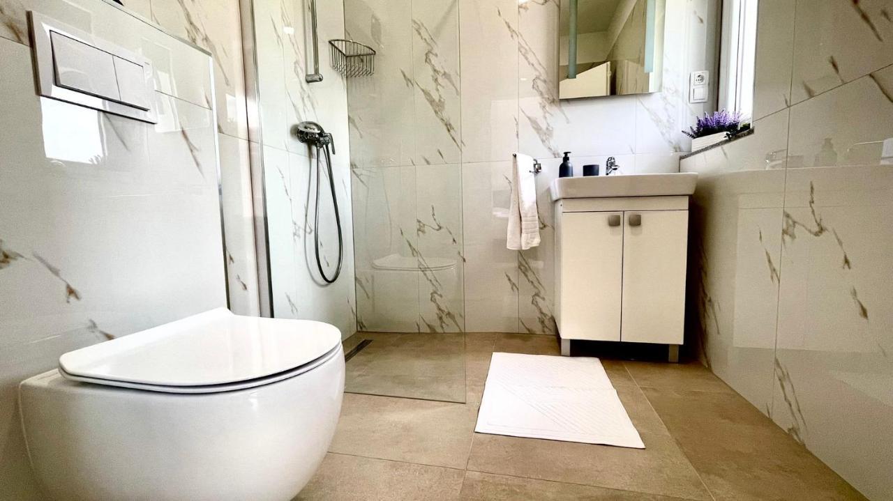 Studio Apartmani Kaja I Iva Синь Экстерьер фото