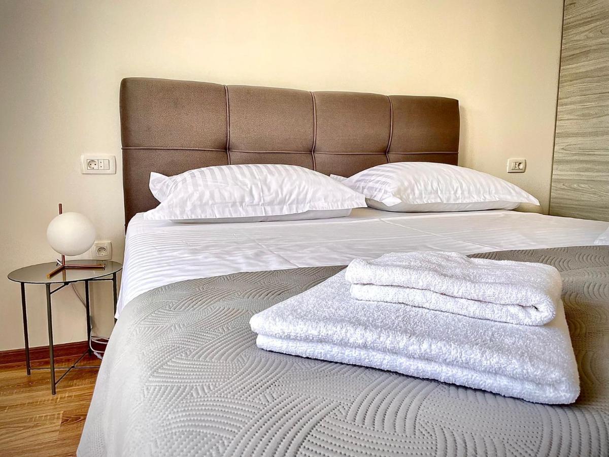 Studio Apartmani Kaja I Iva Синь Экстерьер фото