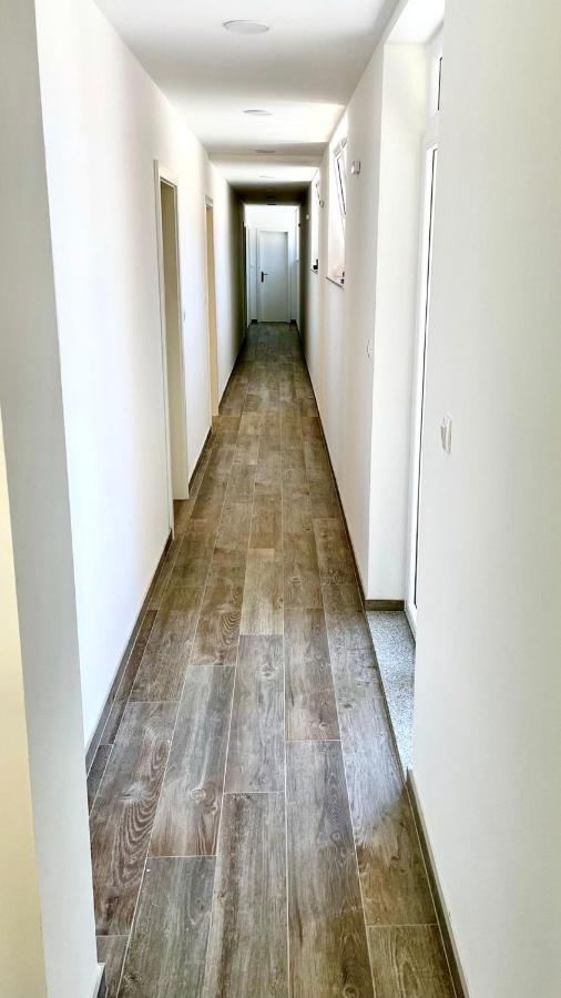 Studio Apartmani Kaja I Iva Синь Экстерьер фото