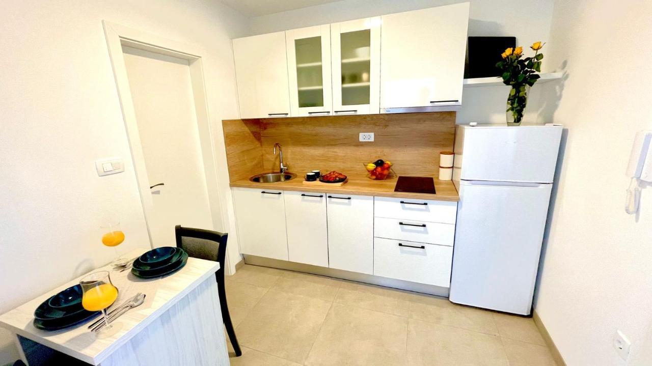 Studio Apartmani Kaja I Iva Синь Экстерьер фото