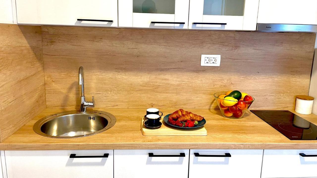 Studio Apartmani Kaja I Iva Синь Экстерьер фото